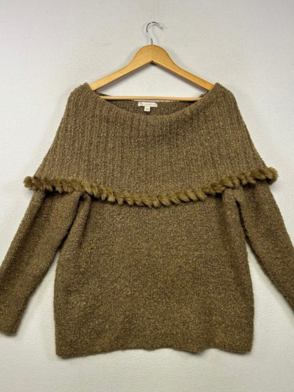 Cottagecore C.J. Banks Woman 1X Brown Faux Fur Trim Portrait Collar Sweater